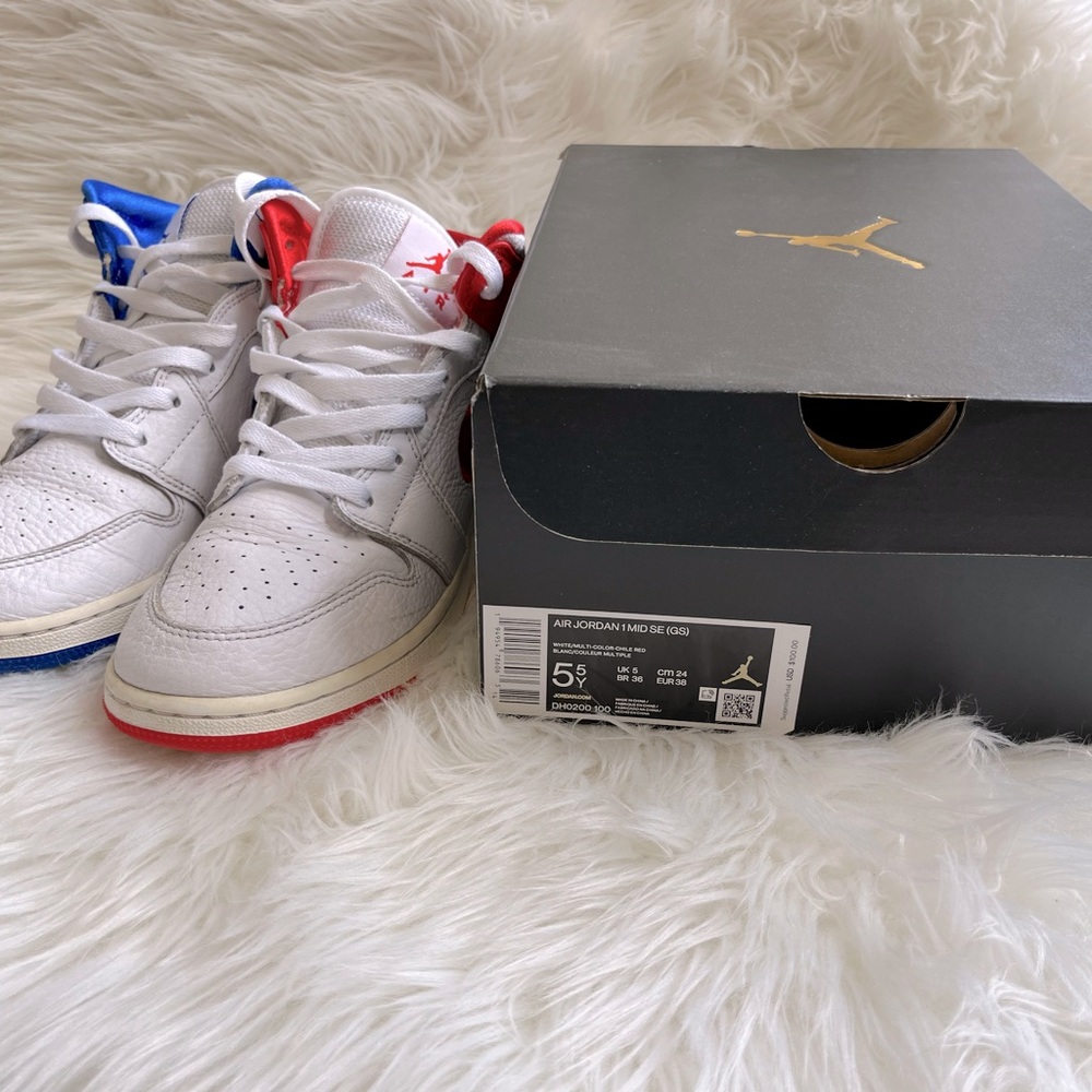 Nike Youth Air Jordan 1 Mid Se GS 85", White/Multi/Color/Chile Red, 5.5